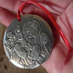 2019 WENDELL AUGUST  ANNUAL ORNAMENT  "A VISIT FROM ST. NICHOLAS" MADE IN USA